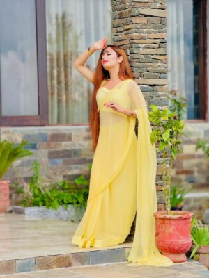 Abeera Khan Instagram - Hayeeee ✨ obsessed with sareee 🔥🕊️___
Saree by 👉🏻💕 @akbrand_collection 🤍🕊️💛
#foryou #réel #post #saiyaraa #instagram #viral #saree