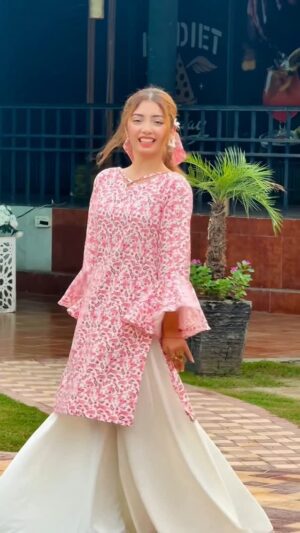 Abeera Khan Instagram - Summer Outfits 🌷✨❤️
Dress👗by: @am__outfit 
*
*
*
#ahmera #instagram #viral #foryou #reels #trending #makeup