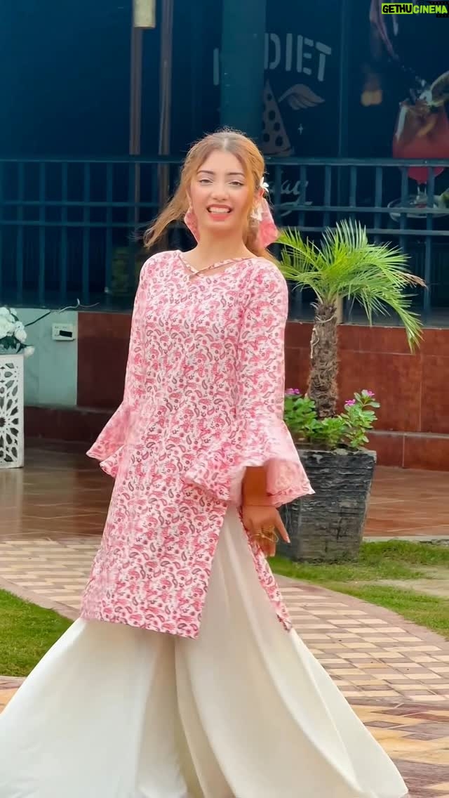 Abeera Khan - 2.9K Likes - Summer Outfits 🌷✨❤️
Dress👗by: @am__outfit 
*
*
*
#ahmera #instagram #viral #foryou #reels #trending #makeup