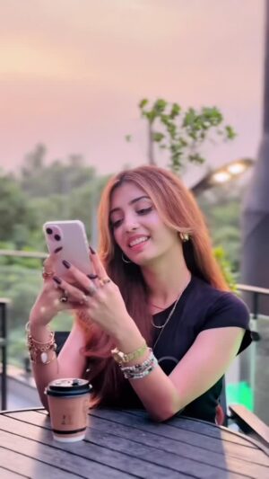 Abeera Khan Instagram - Dekhya kite🤭🔥❤️_
*
*
*
*
#ahmera #instagram #viral #foryou #reels #trending #makeup
