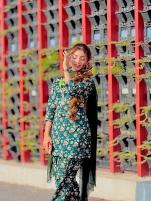 Abeera Khan Instagram - 🕊️
Dress 🍂🤍👉🏻 @akbrand_collection
#foryou #viral #instagram #post