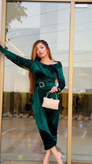 Abeera Khan Instagram - Tere Liye🔥✨❤️
bodycon dress👗by: @veerclothings 
*
*
*
#ahmera #viral #instagram #foryou #reels #trending #makeup