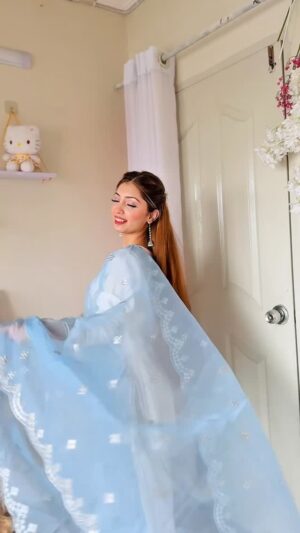 Abeera Khan Instagram - Wait for transition 🔥✨❤️
*
*
*
#ahmera #instagram #viral #foryou #reels #trending #makeup