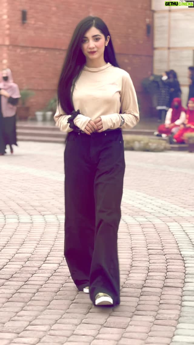 Abeera Khan - 4.4K Likes - Black hair ? 🫶🏻🖤______

#ahmera #instagram #viral #foryou #reels #trending #makeup #viralpost