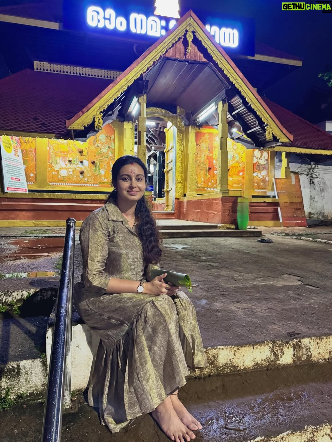 Abhinaya - 160.4K Likes - 1.  Ettumanoor Shri Mahadeva Temple

2. Sree Malliyoor Maha Ganapathy 

3. Chottanikkara Bhagavathy Temple 

4. Thirunakkara Sree Mahadeva Temple
