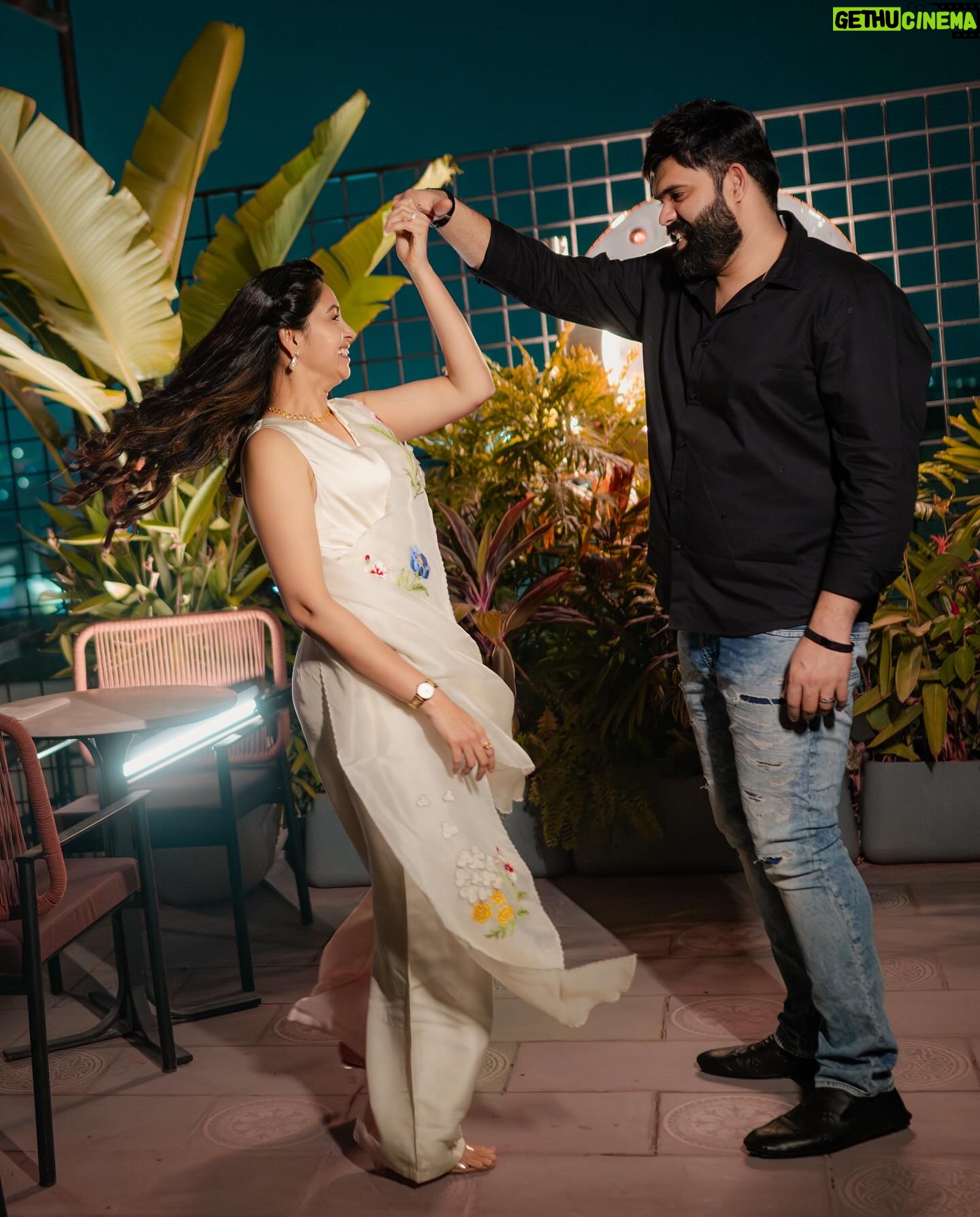 Abhinaya - 216.5K Likes - Better together, families forever ❤️

#kartabhin

📸 @amara.studio_