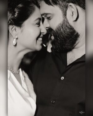 Abhinaya Instagram - Better together, families forever ❤️

#kartabhin

📸 @amara.studio_