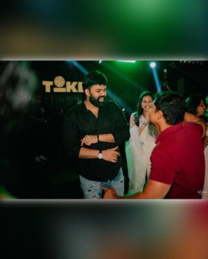 Abhinaya Instagram - Better together, families forever ❤️

#kartabhin

📸 @amara.studio_