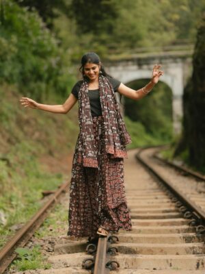 Abi Instagram - The rhythm of peace ❤️

🎞️ In frame: @thefaceofabi
🎥 Cinematography: @frames.by_sarath
📸: @james_koushik 
👗 Costume: @rohinii_arumugam
💄MUA: @_kikistouch_