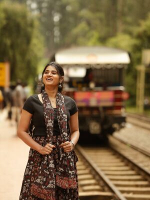 Abi Instagram - The rhythm of peace ❤️

🎞️ In frame: @thefaceofabi
🎥 Cinematography: @frames.by_sarath
📸: @james_koushik 
👗 Costume: @rohinii_arumugam
💄MUA: @_kikistouch_