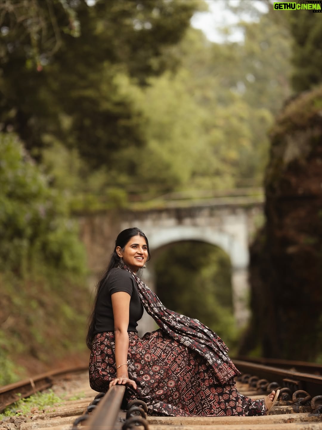 Abi - 83.1K Likes - The rhythm of peace ❤️

🎞️ In frame: @thefaceofabi
🎥 Cinematography: @frames.by_sarath
📸: @james_koushik 
👗 Costume: @rohinii_arumugam
💄MUA: @_kikistouch_
