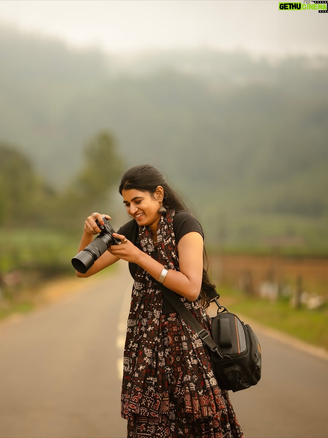 Abi - 83.1K Likes - The rhythm of peace ❤️

🎞️ In frame: @thefaceofabi
🎥 Cinematography: @frames.by_sarath
📸: @james_koushik 
👗 Costume: @rohinii_arumugam
💄MUA: @_kikistouch_