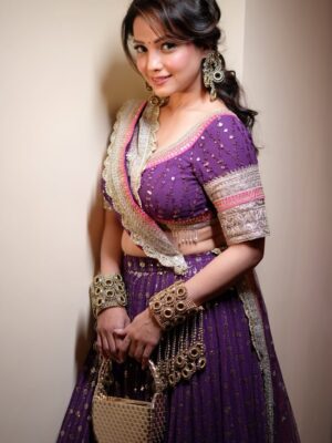 Adaa Khan Instagram - 💜	“One magical Navratri night in Bikaner 💃 Grateful for all the Love ,Warmth & Energy ✨”💜

.
 📸 :- @rbdigital07 
💃🏻 :- @nidhikurda 
💍 :- @vaidaan.official
