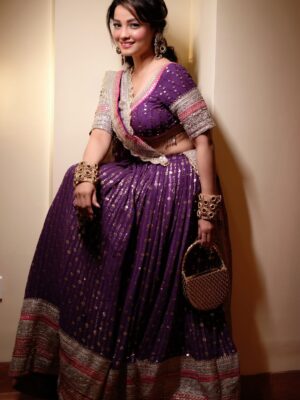 Adaa Khan Instagram - 💜	“One magical Navratri night in Bikaner 💃 Grateful for all the Love ,Warmth & Energy ✨”💜

.
 📸 :- @rbdigital07 
💃🏻 :- @nidhikurda 
💍 :- @vaidaan.official