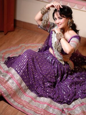 Adaa Khan Instagram - 💜	“One magical Navratri night in Bikaner 💃 Grateful for all the Love ,Warmth & Energy ✨”💜

.
 📸 :- @rbdigital07 
💃🏻 :- @nidhikurda 
💍 :- @vaidaan.official