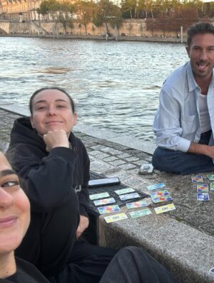 Adèle Exarchopoulos Instagram - CHIEN 51 de Cedric Jimenez en salles aujourd’hui 🖤🎬🕶️♟️🕷️🐈‍⬛✔️🐦‍⬛◼️♠️🏴❤️ 

#yslmakeup
