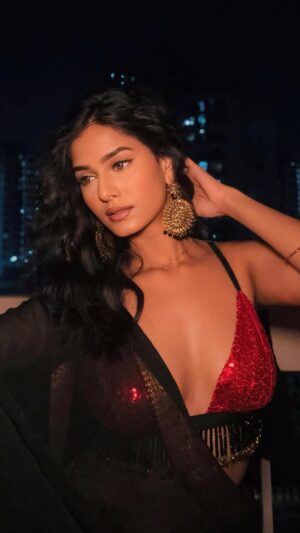 Aditi Prasad Instagram - Dil me kya chupa hai bolo bolo!š³
.
.
.
.
.
.
.
#reelsinstagram #foryoupage #explorepage #transitionreel #ootd #myglam #saree #kbye