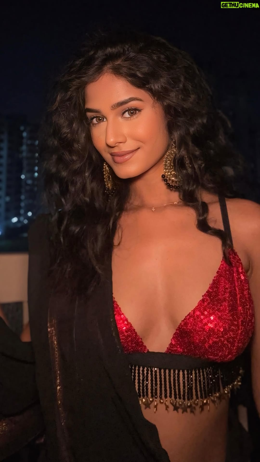 Aditi Prasad - 6.3K Likes - Tere nal pyar jataa taaa😳🫀
.
.
.
.
#curls #reelsinstagram #trendingreel #foryoupage #usmgrw #redoutfit #black #beauty #myglam #glow #dancereel #trendingaudio #kbye