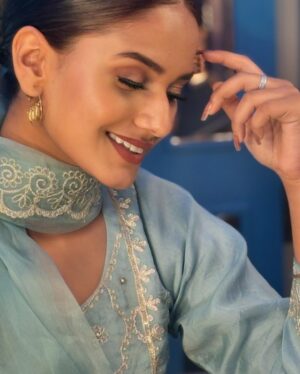 Aditi Prasad Instagram - “Elegance in every stitch.”🌙
