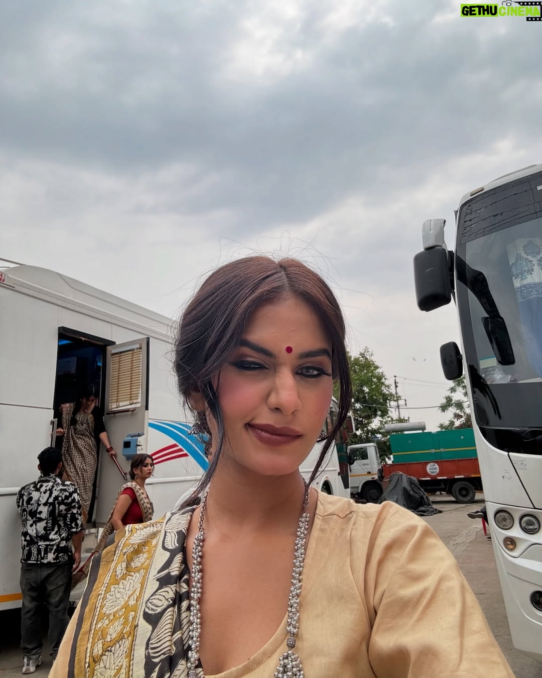 Aditi Prasad - 4.4K Likes - Elegance is the only beauty that never fades🥱