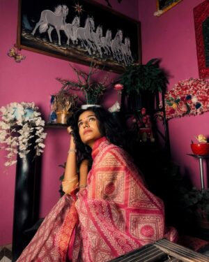 Aditi Prasad Instagram - Lost in the rhythm of the 80s where every beat tells a story! ⚡🎶
.
.
#RetroVibes #80smusicmagic #ModelLife #FashionInspo #AestheticVibes #CreatorCommunity #influencerlife