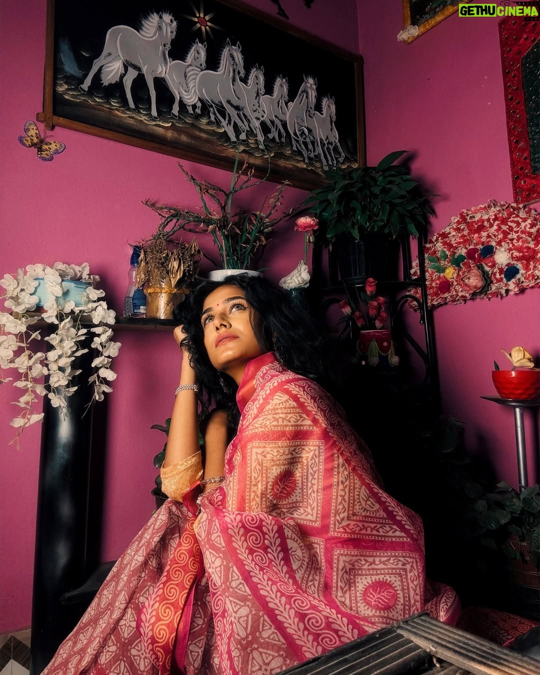 Aditi Prasad - 2.7K Likes - Lost in the rhythm of the 80s where every beat tells a story! ⚡🎶 
.
.
 #RetroVibes #80smusicmagic #ModelLife #FashionInspo #AestheticVibes #CreatorCommunity #influencerlife