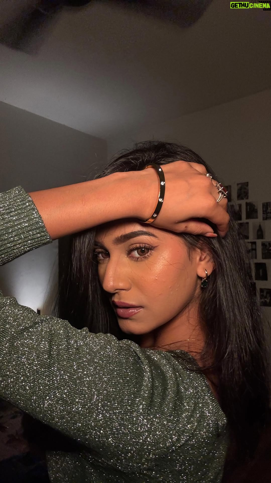 Aditi Prasad - 9.5K Likes - Felt cute 🐸🎀
Earring & bracelet @gehnaa.official 
.
.
.
#reelsistagram #trendingaudio #trendingreel #foryoupage #explorepage #fyp #contentcreator #beats #myglam #glow #brown