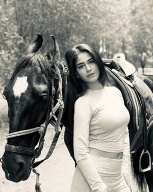 Aditi Prasad Instagram - Untamed spirit, unstoppable soul◾️🏇
@rangmanchfarms
.
.
.
#FearlessAndFree #HorsePower #BossEnergy #ModelVibes #StrengthAndGrace #WildAndFree #HorseShoot #PowerPose
#WhispersWithNature #HorseWhisperer #EtherealVibes #SoftAesthetic #ModelInNature #DreamscapeShoot #naturemuse