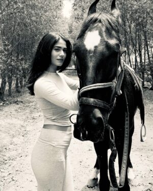 Aditi Prasad Instagram - Untamed spirit, unstoppable soul◾️🏇
@rangmanchfarms
.
.
.
#FearlessAndFree #HorsePower #BossEnergy #ModelVibes #StrengthAndGrace #WildAndFree #HorseShoot #PowerPose
#WhispersWithNature #HorseWhisperer #EtherealVibes #SoftAesthetic #ModelInNature #DreamscapeShoot #naturemuse