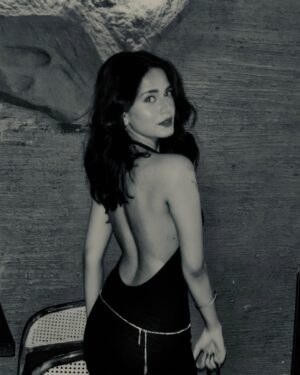 Aditi Prasad Instagram - She’s poetry in motion, written in moonlight and dressed in mystery.✍🏿🧛♀️
.
.
#NightMuse #BacklessElegance #DarkFemme #MonochromeMood #MysteryInStyle #ChicNights #BoldAndBeautiful #StyleStatement #BlackAndBold #eveningglow