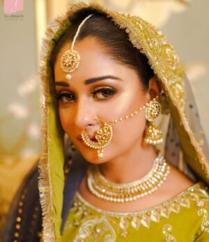 Adla Khan Instagram - 💙
💄 @thekrisalyswomen
👗 @nomanandbhaiya
📷 @daysstudioweddings
@fariyalartistry