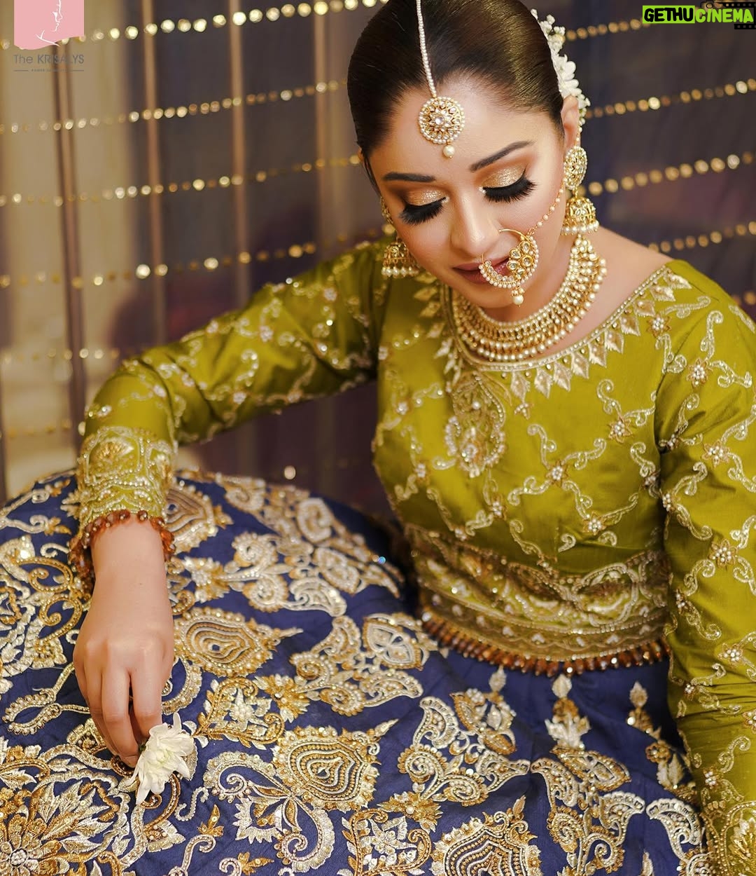 Adla Khan - 4.4K Likes - 💙

💄 @thekrisalyswomen 
👗 @nomanandbhaiya 
📷 @daysstudioweddings
@fariyalartistry