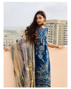 Adla Khan Instagram - A summer romance with @reign.pk
The blue tone of this ethereal outfit paired with a gold hued dupatta has me dreaming of warm evenings by the ocean ✨
Have a #reignysummer yourself and don't miss out on @reign.pk 's mindblowing lawn collection!
💄 @farhan.shaikh445
Jewellery @jewelsby_areesha
.
.
#Reign #ReignLawnVol1 #ComingSoon #ReignySummer #SummerWear #Summer21 #Fashion #Unstitched #Fabric #LawnCollection #Organza #Embroidered #Print #Design #Contemporary