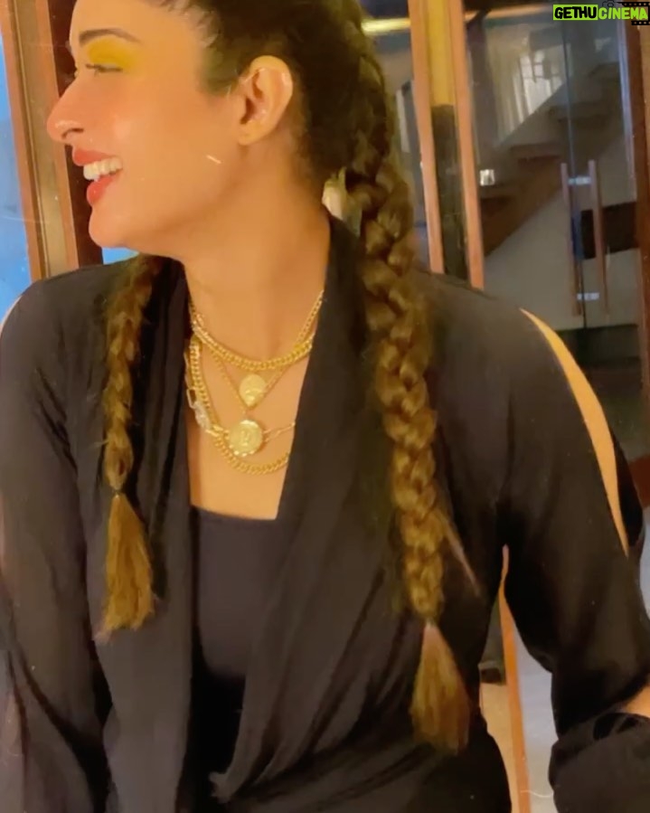 Adla Khan - 4.5K Likes - #🖤