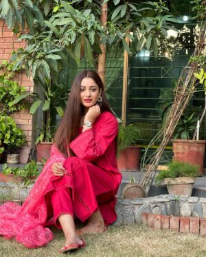 Adla Khan Instagram - 🌹
👗 @ittehad.official
