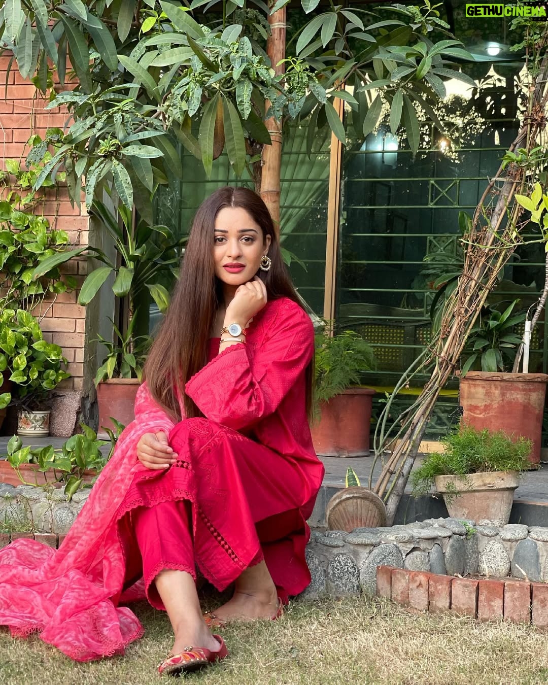 Adla Khan - 4K Likes - 🌹
👗 @ittehad.official