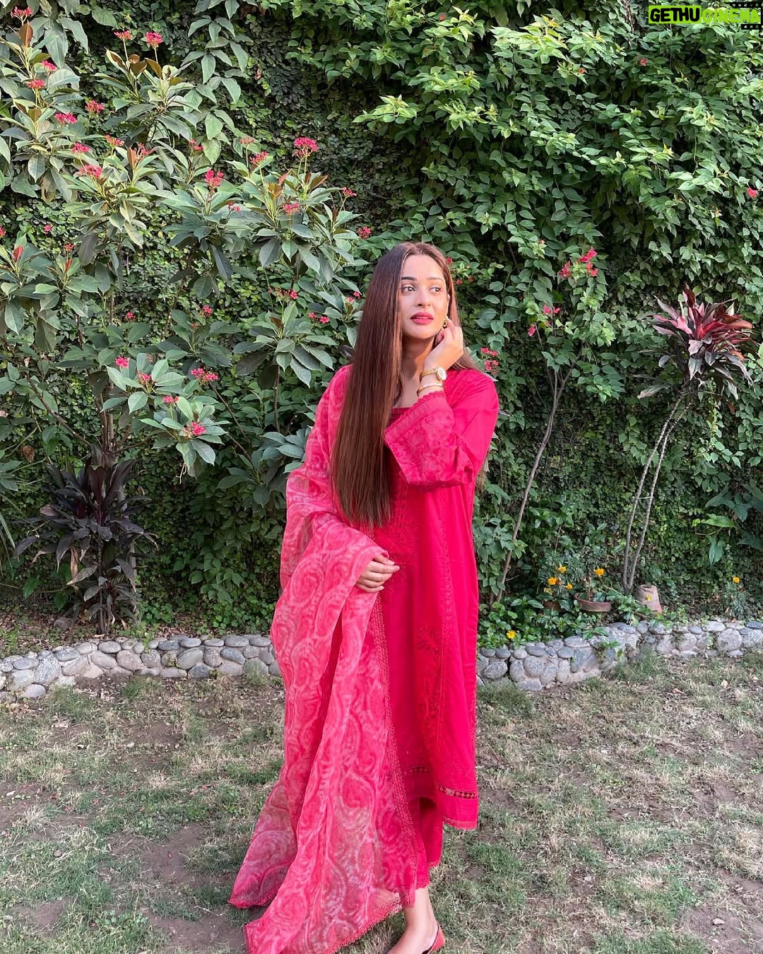 Adla Khan - 4K Likes - 🌹
👗 @ittehad.official