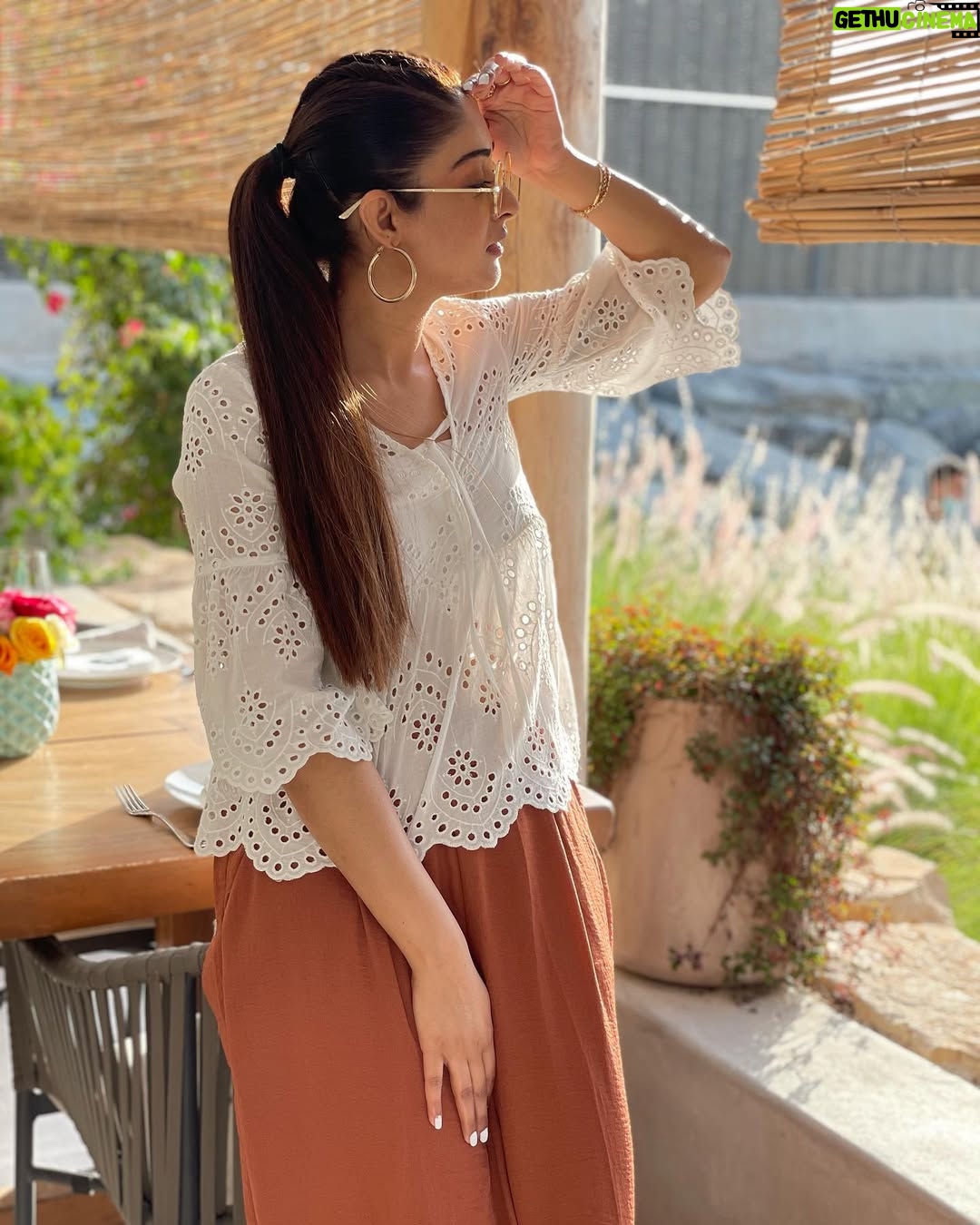 Adla Khan - 5.8K Likes - 🤞🏼