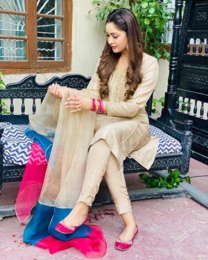 Adla Khan Instagram - @aimenkapadiaofficial