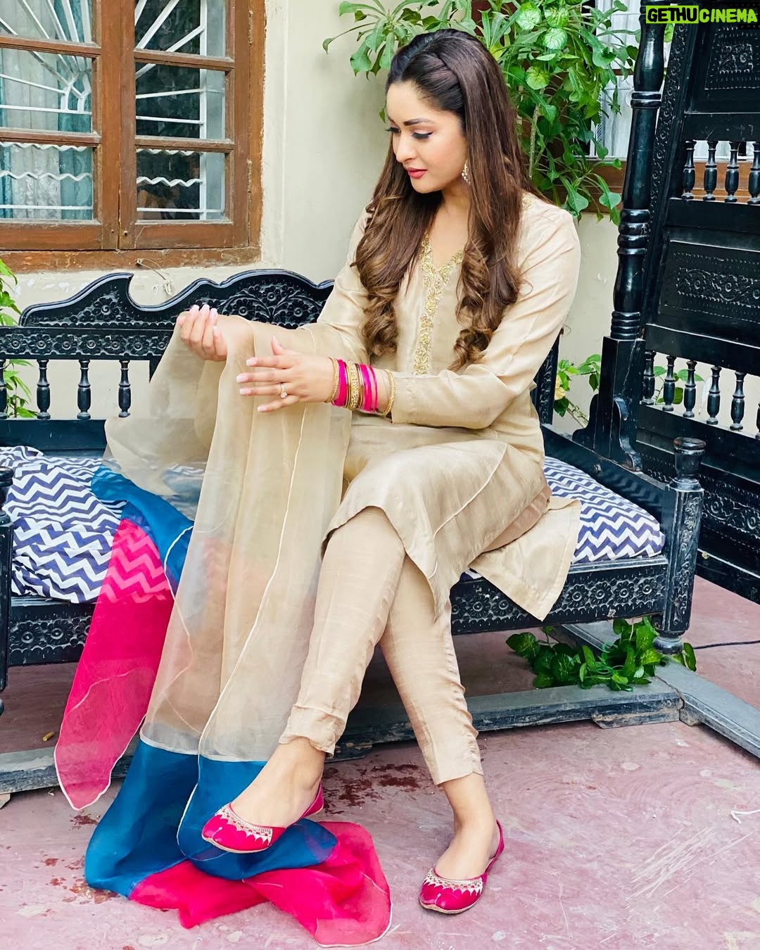 Adla Khan - 4.5K Likes - @aimenkapadiaofficial