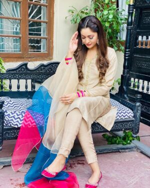 Adla Khan Instagram - @aimenkapadiaofficial