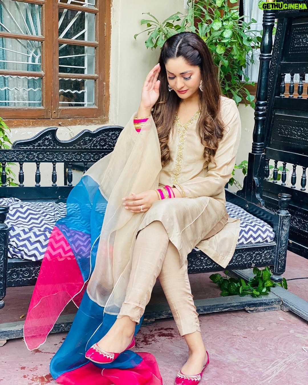 Adla Khan - 4.5K Likes - @aimenkapadiaofficial