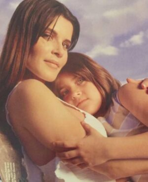 Adriana Cataño Instagram - Happy birthday to my precious daughter @gabriellacatano 🎂 🎈 It has been an absolute joy to be your mom & watch you grow up to be such a kind, intelligent, beautiful woman & a woman of God with such amazing values 💕🩷 You are one of a kind! The best is yet to come! Continue to trust God with all your heart! LOVE YOU SO MUCH!!! Feliz cumpleaños princess!! May God bless you, guide you & protect you always 🙏🏽🦋 #happybirthday #gabriellacatano