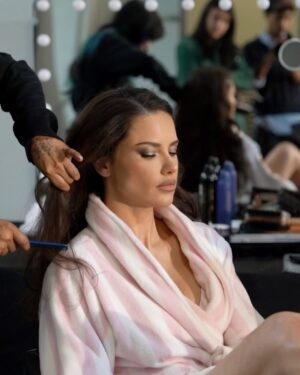 Adriana Lima Instagram - I’m ready for you 👀💕💕 @victoriassecret