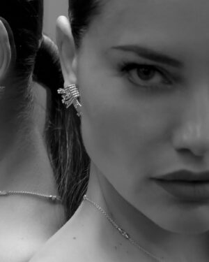 Adriana Lima Instagram - A night at the Met, made even better with diamonds 💙💎#TiffanyBlueBook #TiffanyAndCo @tiffanyandco