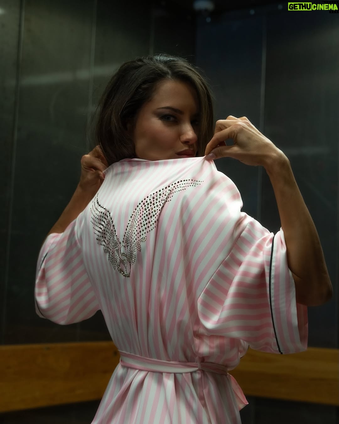 Adriana Lima - 2 Million Likes - I’m ready for you 👀💕💕 @victoriassecret