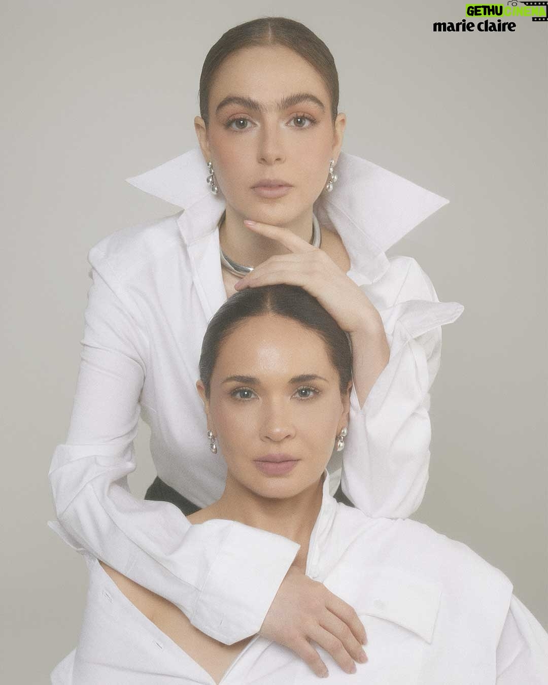 Adriana Louvier - 19.2K Likes - Dualidad, fuerza y libertad.✨
@reginapavon y @lalouvier protagonizan nuestra portada digital de agosto, un encuentro de generaciones, búsquedas y verdades.

Hoy, frente a nuestras cámaras, se encuentran dos actrices que en “Pecados Inconfesables” desatan secretos y silencios, pero que en la vida real encarnan algo aún más poderoso: la certeza de que cada mujer puede contar su historia con voz propia.
“Estoy en búsqueda de descubrir quién soy, fuera de lo que siempre me han dicho que soy…”, comparte Regina Pavon, quien abraza la libertad de vivir el presente mientras se reinventa como actriz.

Para Adriana Louvier, el tiempo le ha dado perspectiva: “Hoy volteo atrás y me siento realizada, tanto en lo personal como en lo profesional. Eso lo tomo como un regalo”. Con 24 años de trayectoria, elige personajes que la desafían y defiende la maternidad como decisión consciente: “La vida puede ser
increíble aún sin hijos”.

Encuentra el shooting y la entrevista completa en marieclaire.com.mx
#ReginaYAdrianaSonMarieClaire

Créditos: 
Director editorial y realización: @gerardangulo 
Fotografía: @carlos_ruizc 
MUAH Regina: @cmorbeauty 
Maquillaje Adriana: @leonelmakeup 
Pelo: @lisallende 
Asistente de moda: @ser.mua 
Producción: @_yulietd 
Asistente de fotografía: @ivanovich_as
Entrevista: @annabrennda