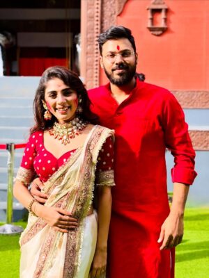 Adrija Addy Roy Instagram - শুভ বিজয়া ♥️🙏
Bijoya may be over, but my heart is still dancing with the rhythm of dhak and devotion 😇✨

Styled by @rudra_saha_official 
Necklace & earrings @crystalland_jewellery 
Saree & blouse @kalangkrita 

#DurgaPuja #BijoyaDasami #NorthBombay #2025 #AdrijaRoy .