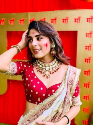Adrija Addy Roy Instagram - শুভ বিজয়া ♥️🙏
Bijoya may be over, but my heart is still dancing with the rhythm of dhak and devotion 😇✨

Styled by @rudra_saha_official 
Necklace & earrings @crystalland_jewellery 
Saree & blouse @kalangkrita 

#DurgaPuja #BijoyaDasami #NorthBombay #2025 #AdrijaRoy .
