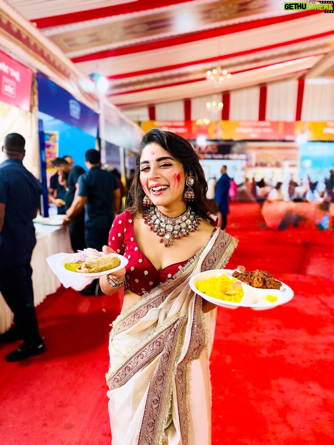 Adrija Addy Roy - 63.2K Likes - শুভ বিজয়া ♥️🙏
Bijoya may be over, but my heart is still dancing with the rhythm of dhak and devotion 😇✨

Styled by @rudra_saha_official 
Necklace & earrings @crystalland_jewellery 
Saree & blouse @kalangkrita 

#DurgaPuja #BijoyaDasami #NorthBombay #2025 #AdrijaRoy .